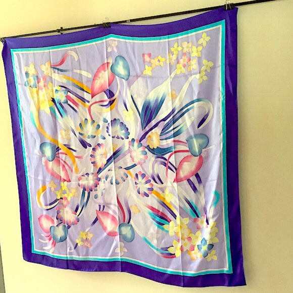 WENSLI scarf -  floral pattern, 44.5 x 44 inches 100% silk, China - Picture 1 of 11